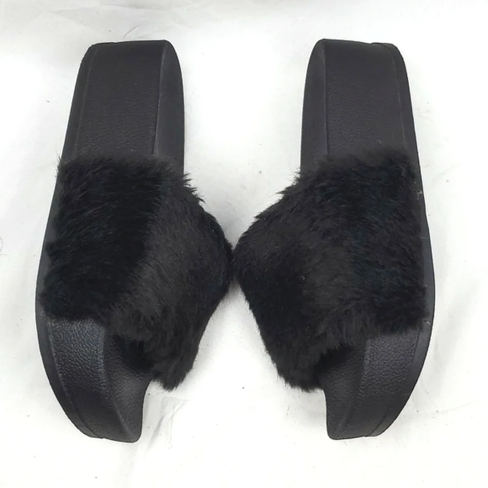 Steve Madden‎ Softey Fuzzy Faux Fur Platform Slides